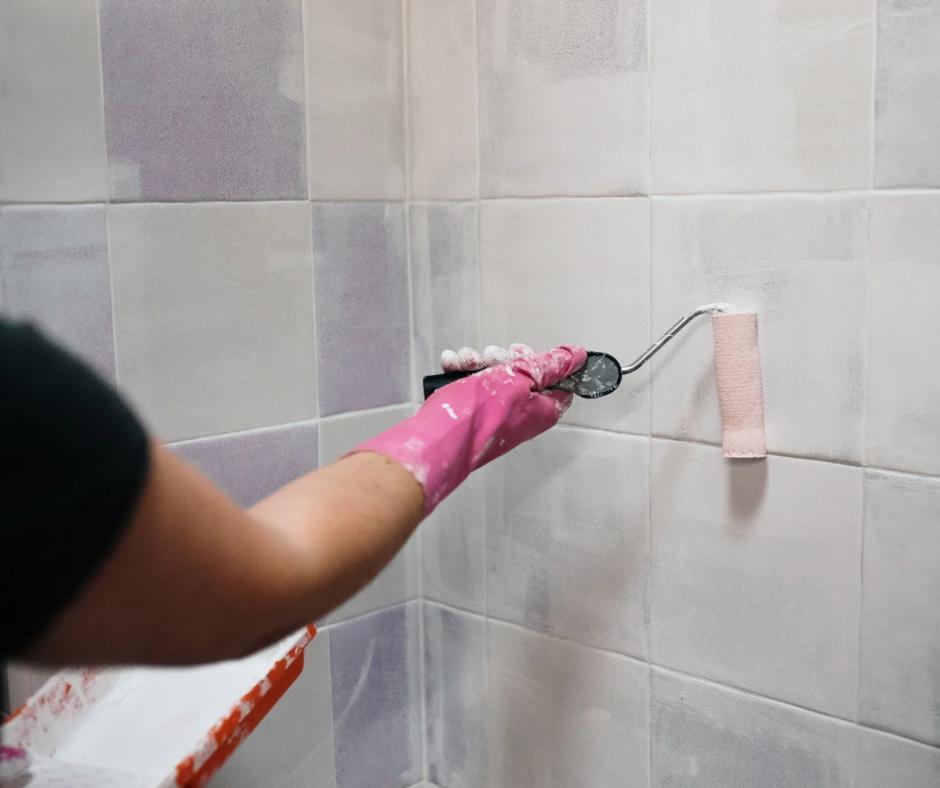 Cómo pintar azulejos de baño